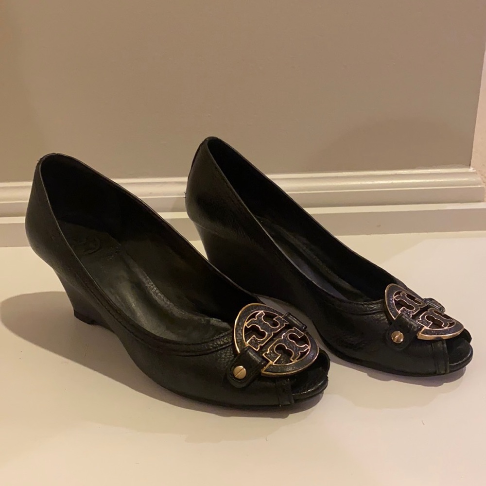 Tory Burch Size 8.5 black wedge